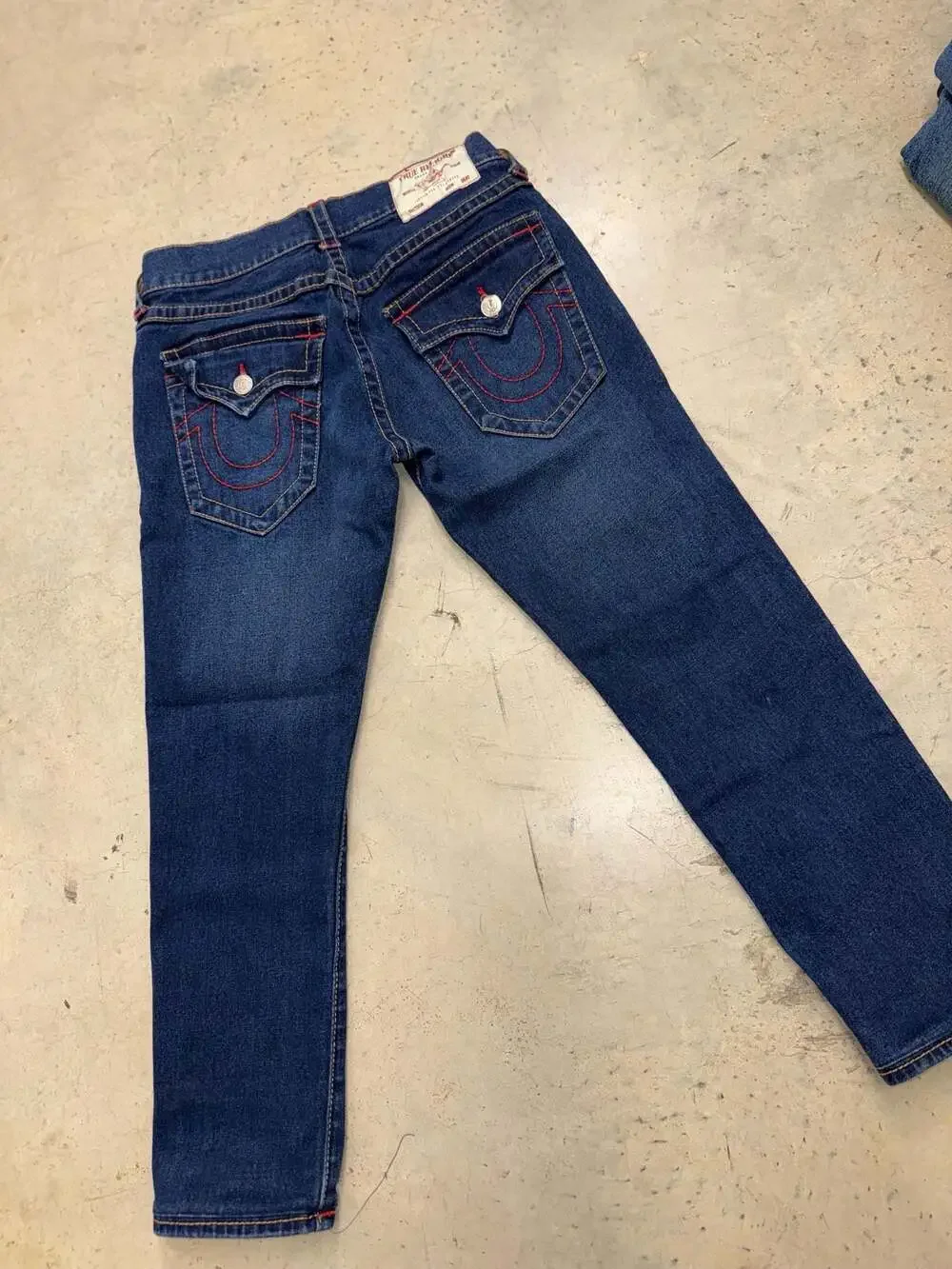 True Religion Men's Rocco Relaxed Skinny Jeans Size 30 Dark Blue Red Contrast St
